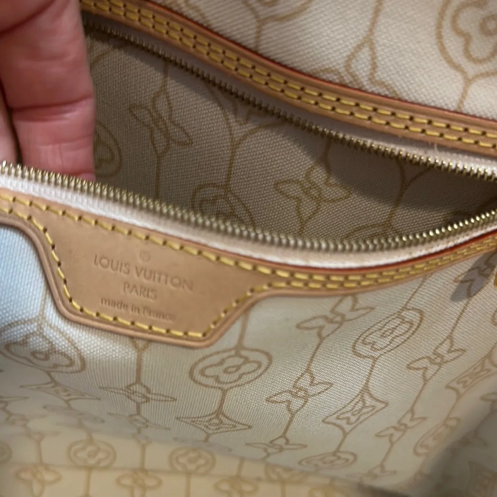 Louis Vuitton Pink and Brown Tote Bag with Classic Design - Picture 8 of 9